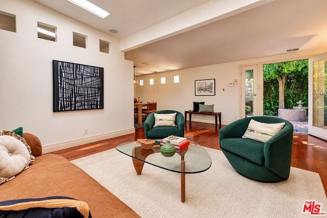 8513 Walnut Drive, Los Angeles, CA 90046