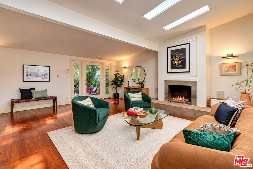 8513 Walnut Drive, Los Angeles, CA 90046 — photo 2