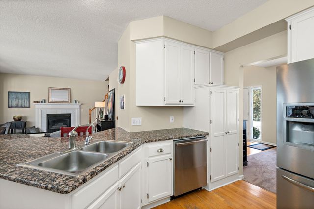 15960 22nd Place N, Plymouth, MN 55447