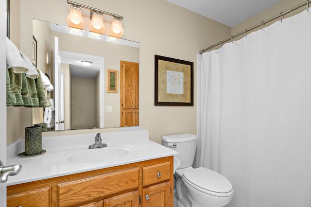 15960 22nd Place N, Plymouth, MN 55447