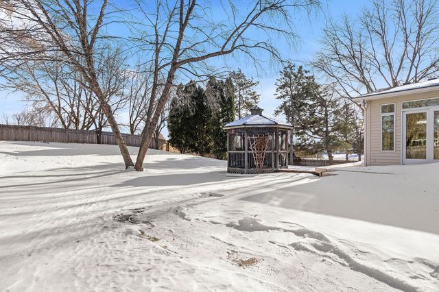 15960 22nd Place N, Plymouth, MN 55447