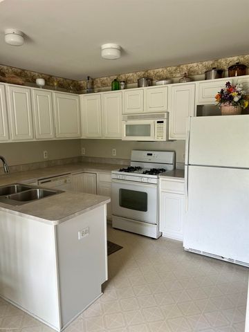 21191 Clear Creek Boulevard, Clinton Twp, MI 48036