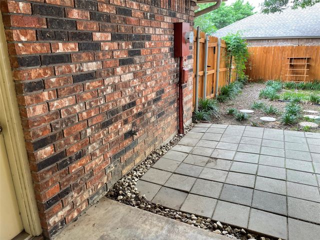 2705 Cummings Drive, Bedford, TX 76021