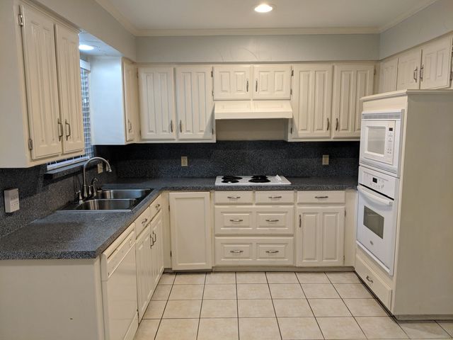 2705 Cummings Drive, Bedford, TX 76021