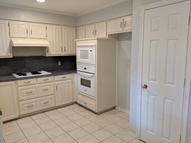 2705 Cummings Drive, Bedford, TX 76021