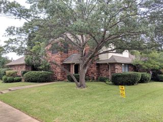 2705 Cummings Drive, Bedford, TX 76021