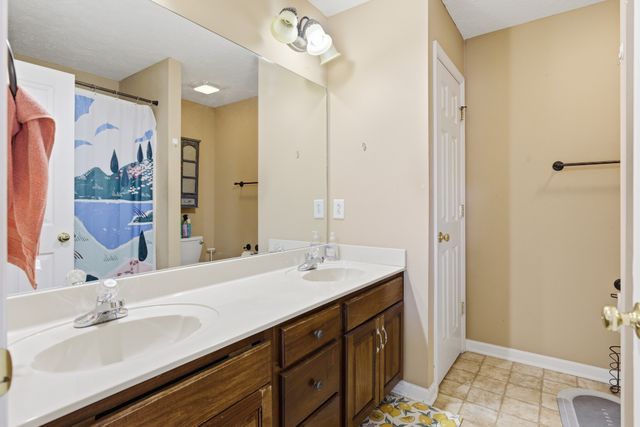 5512 Oak Chase Dr, Antioch, TN 37013