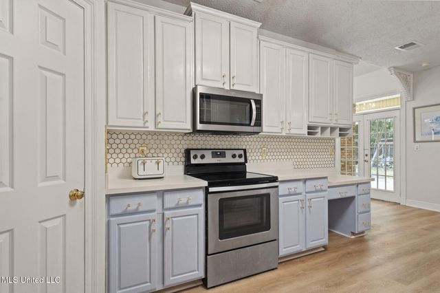 8421 Makiki Drive, Diamondhead, MS 39525