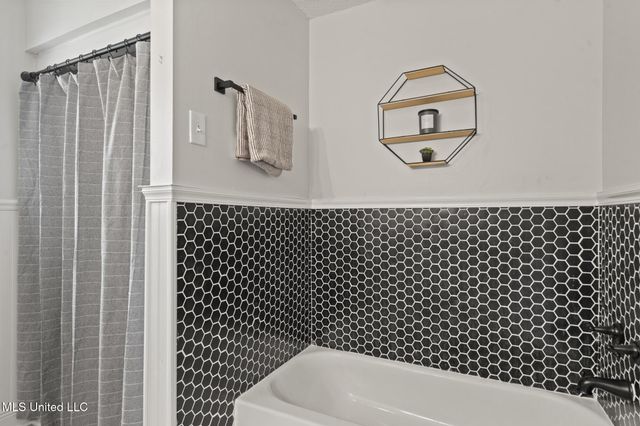 8421 Makiki Drive, Diamondhead, MS 39525