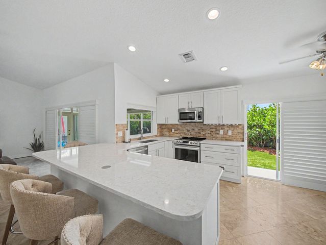 10109 Oak Bark Lane, Palm Beach Gardens, FL 33410