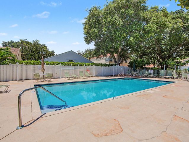 10109 Oak Bark Lane, Palm Beach Gardens, FL 33410