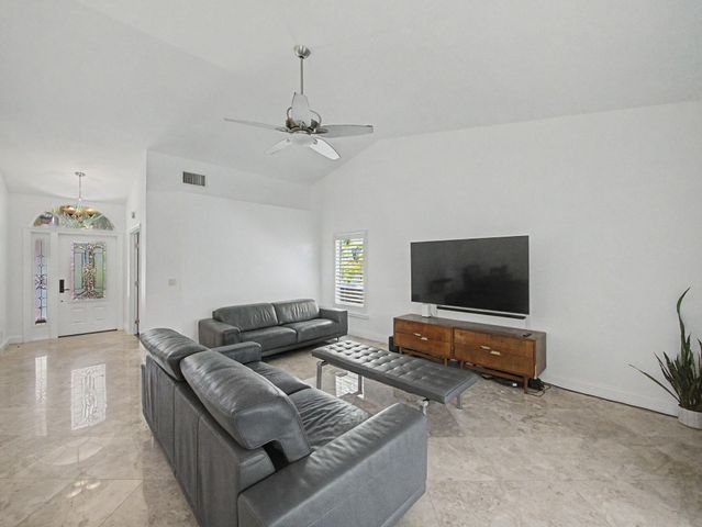 10109 Oak Bark Lane, Palm Beach Gardens, FL 33410