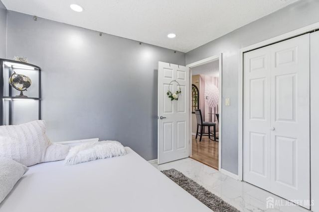 23 Prestwick Way, Edison, NJ 08820