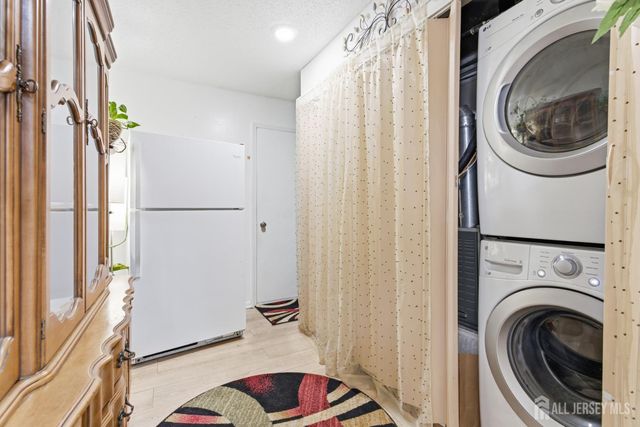 23 Prestwick Way, Edison, NJ 08820