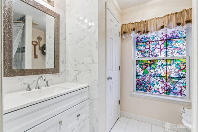 23 Prestwick Way, Edison, NJ 08820