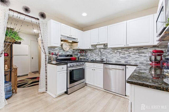 23 Prestwick Way, Edison, NJ 08820