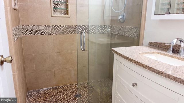 1673 BROAD LN, Falling Waters, WV 25419