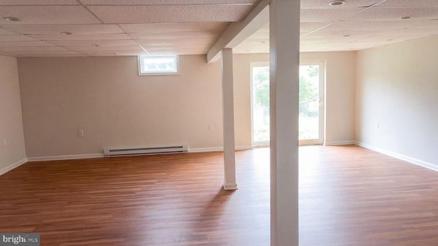 1673 BROAD LN, Falling Waters, WV 25419
