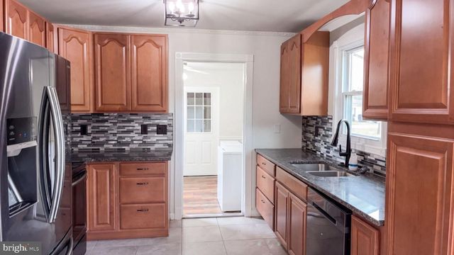 1673 BROAD LN, Falling Waters, WV 25419