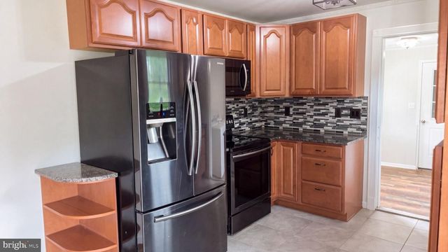 1673 BROAD LN, Falling Waters, WV 25419