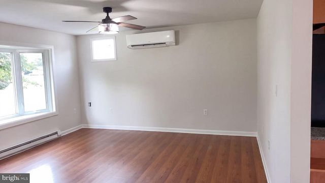 1673 BROAD LN, Falling Waters, WV 25419