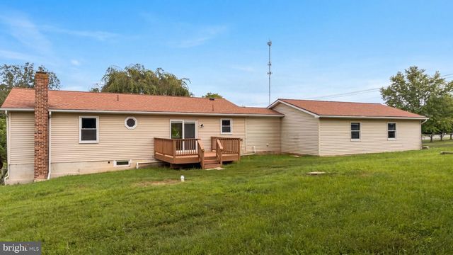 1673 BROAD LN, Falling Waters, WV 25419