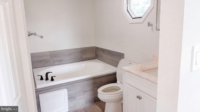 1673 BROAD LN, Falling Waters, WV 25419