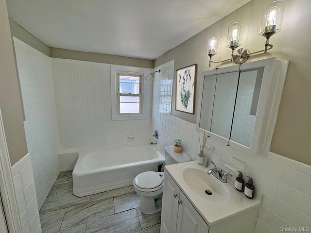 11442 204th Street, Saint Albans, NY 11412