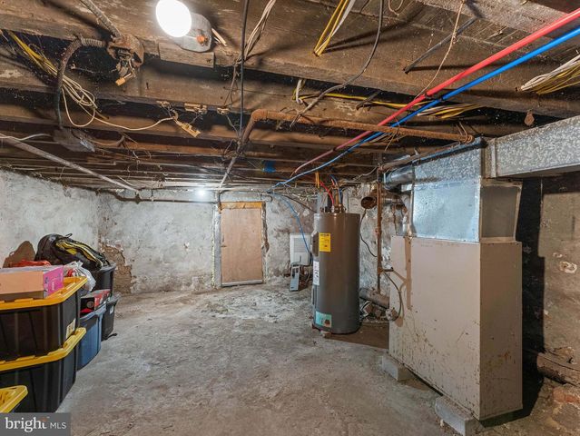2425 W OAKDALE ST, Philadelphia, PA 19132
