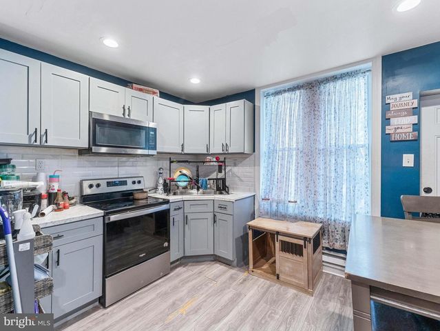 2425 W OAKDALE ST, Philadelphia, PA 19132
