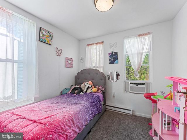 2425 W OAKDALE ST, Philadelphia, PA 19132