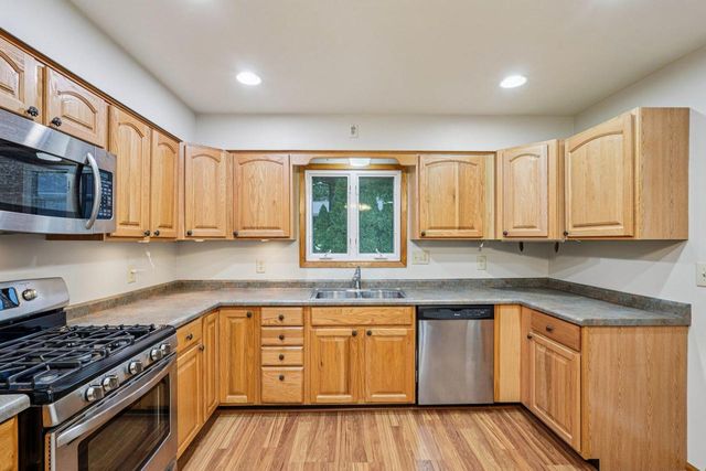 N7427 Hillendale PARKWAY, Beaver Dam, WI 53916