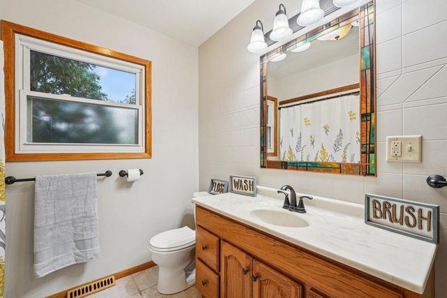 N7427 Hillendale PARKWAY, Beaver Dam, WI 53916