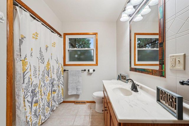 N7427 Hillendale PARKWAY, Beaver Dam, WI 53916