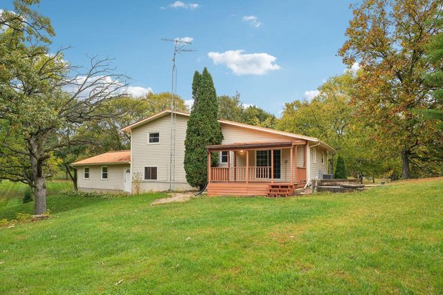 N7427 Hillendale PARKWAY, Beaver Dam, WI 53916