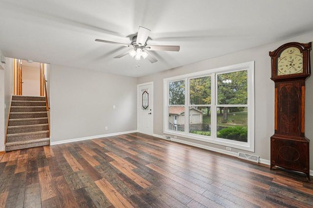 N7427 Hillendale PARKWAY, Beaver Dam, WI 53916