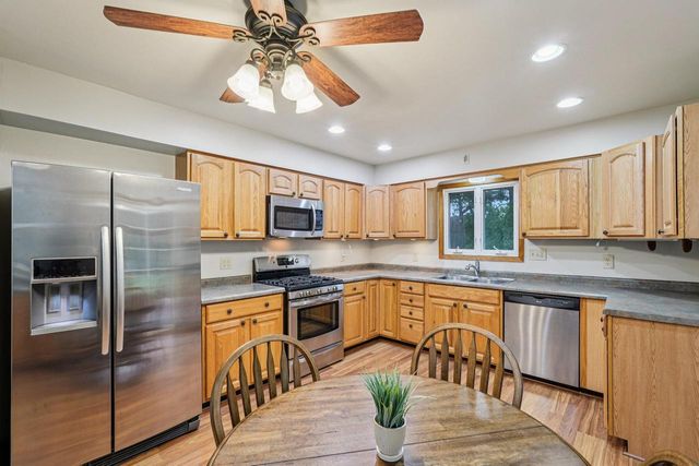 N7427 Hillendale PARKWAY, Beaver Dam, WI 53916