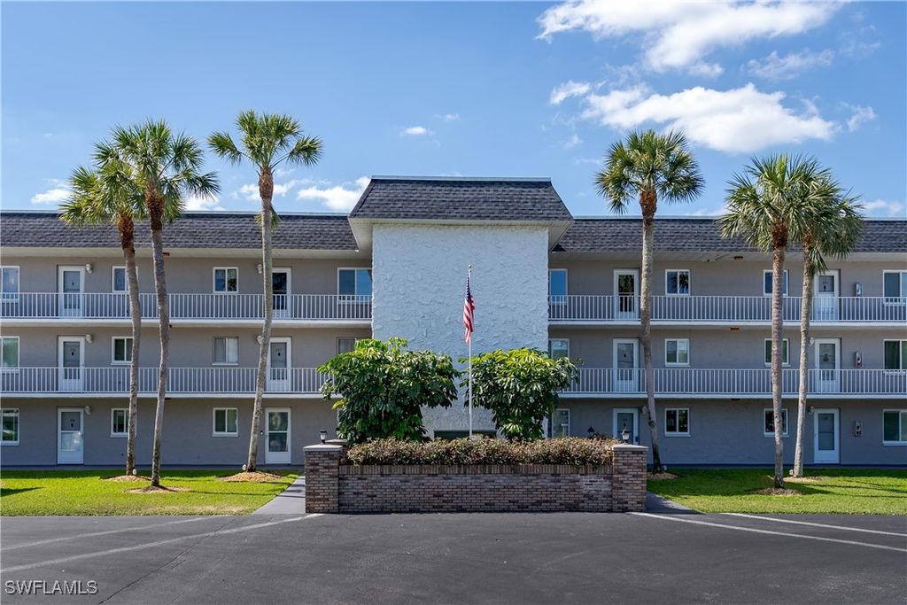 5515 Rattlesnake Hamm RD 205, Naples, FL 34113