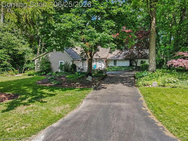 4863 Split Rail Drive, Brighton, MI 48114