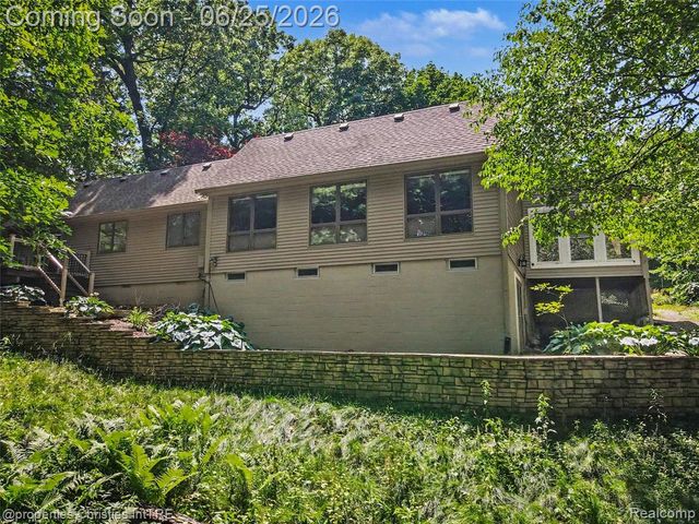 4863 Split Rail Drive, Brighton, MI 48114