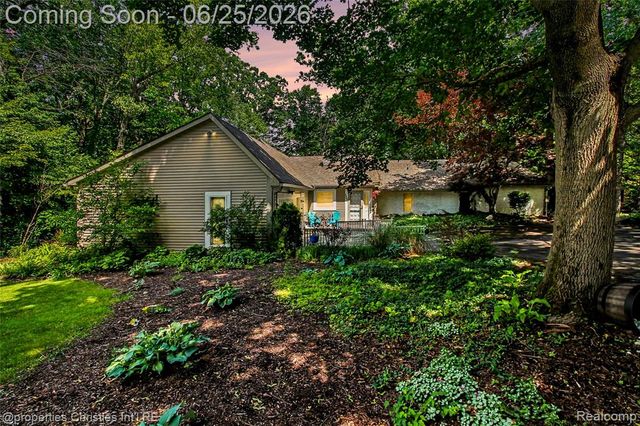 4863 Split Rail Drive, Brighton, MI 48114