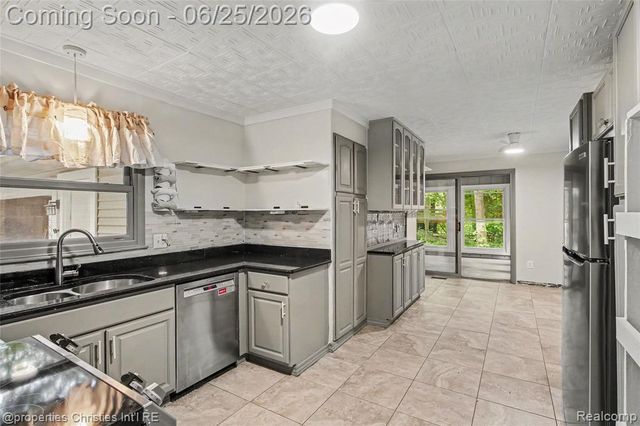 4863 Split Rail Drive, Brighton, MI 48114