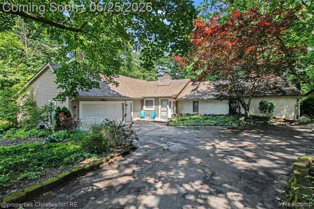 4863 Split Rail Drive, Brighton, MI 48114