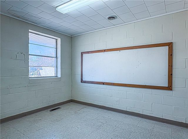 510 E Madison Avenue, Berryville, AR 72616