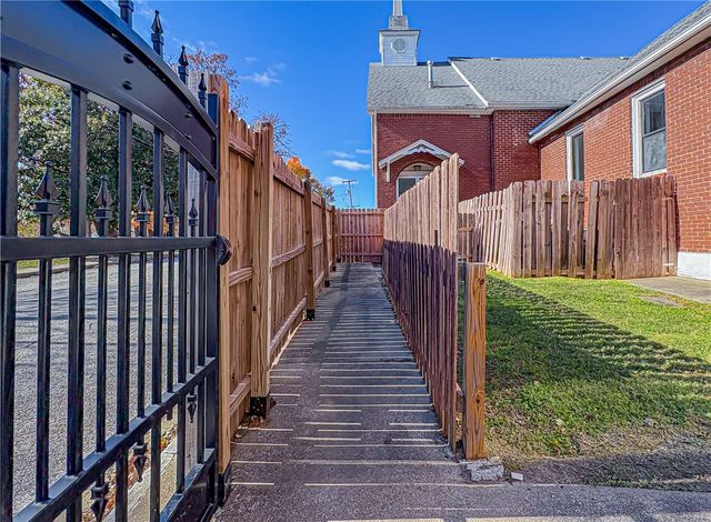 510 E Madison Avenue, Berryville, AR 72616