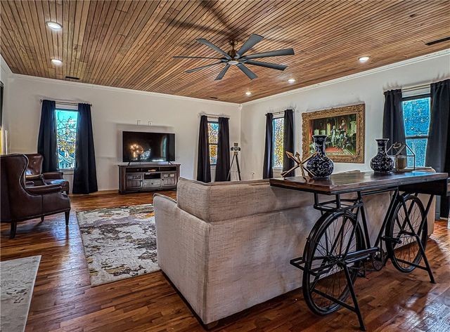 510 E Madison Avenue, Berryville, AR 72616