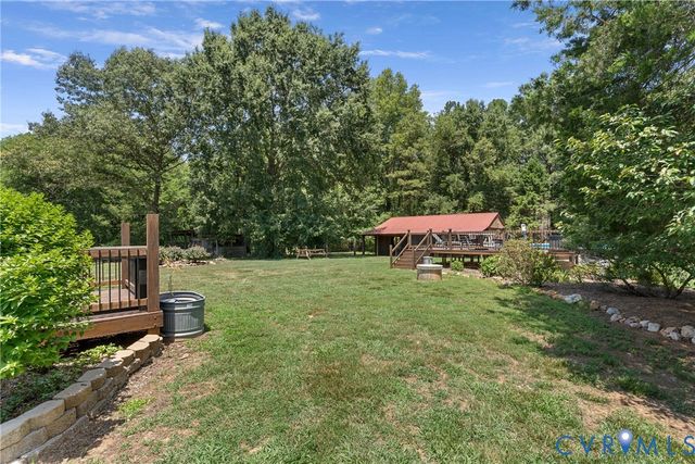 17143 Whitehouse Farm Dr, Beaverdam, VA 23015