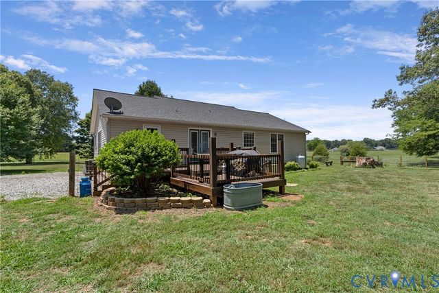 17143 Whitehouse Farm Dr, Beaverdam, VA 23015