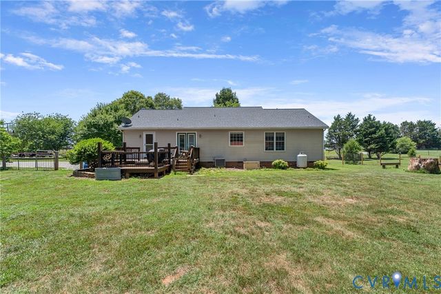 17143 Whitehouse Farm Dr, Beaverdam, VA 23015