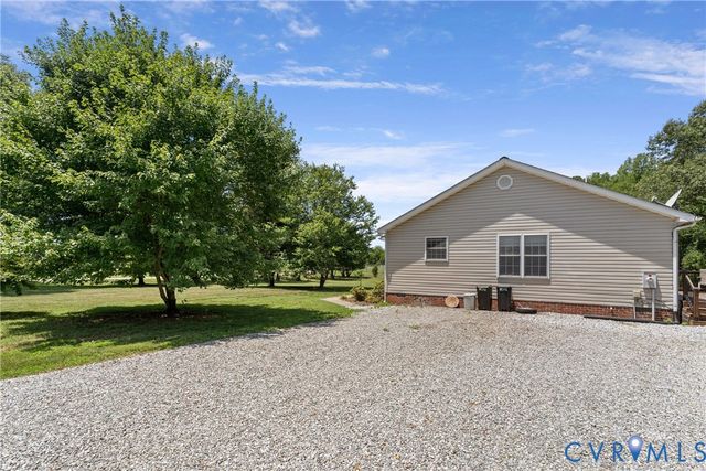 17143 Whitehouse Farm Dr, Beaverdam, VA 23015